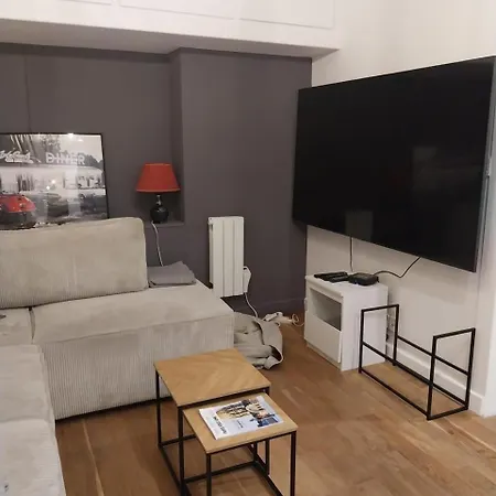 شقة Cosy Dans Le Marais باريس